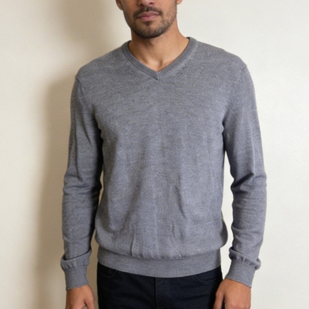 Calvin Klein 100% merino wool Size M Men's Charcoal V-Neck Sweater